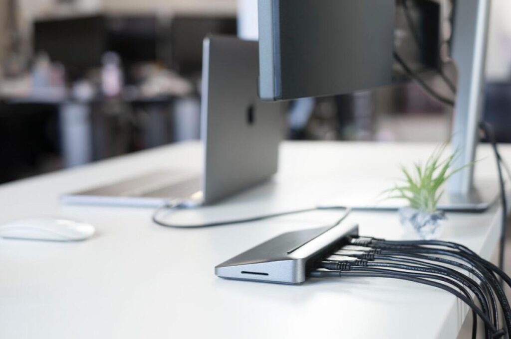 MacBook docking station